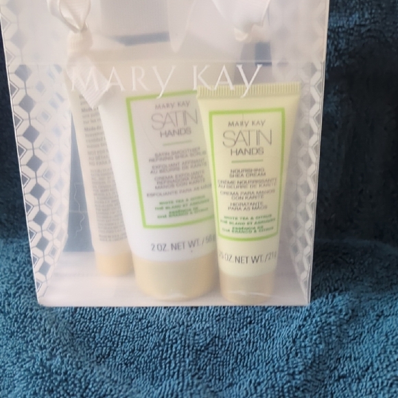 Mary Kay Satin Hands Trio - White and Cream - Picture 2 of 2
